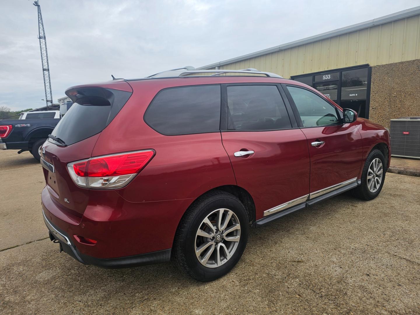 2013 MAROON Nissan Pathfinder LE 2WD (5N1AR2MN0DC) with an 3.5L V6 DOHC 24V engine, Continuously Variable Transmission transmission, located at 533 S Seven Points BLVD, Seven Points, TX, 75143, (430) 255-4030, 32.313999, -96.209351 - Photo#2